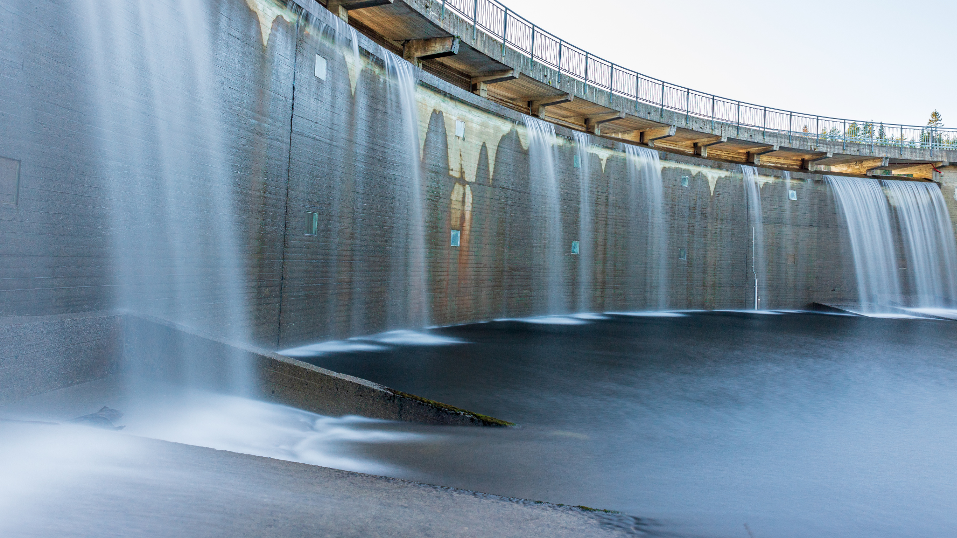Hydro Bioscience algae management and water quality monitoring products help Lakes & Reservoirs